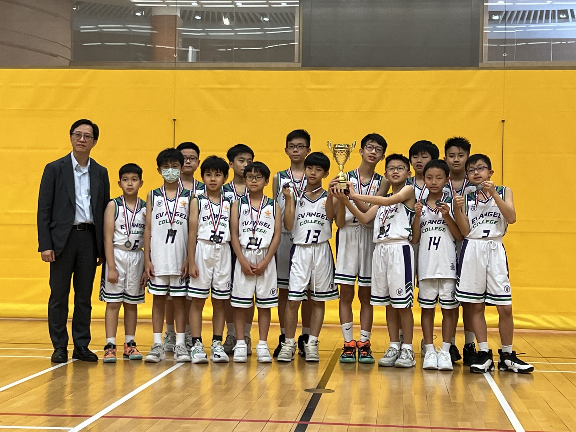 B02_basketball2023_whole team.jpeg